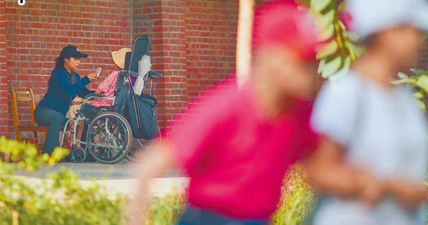 障礙研究學會與多個團體近日發出聲明指出，任何涉及生命終止的討論，必須以尊重當事人意願為唯一核心，政府必須承認並改善長照服務與障礙支持不足， 而非以終結障礙者生命作為替代方案。（圖／報系資料照）