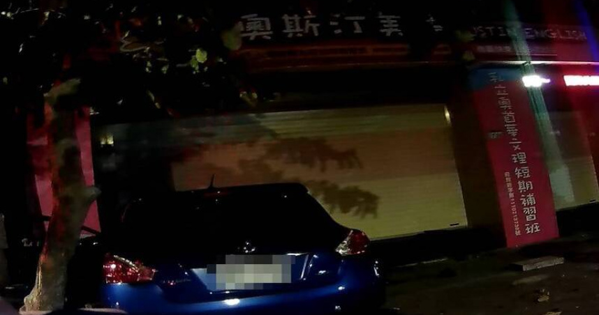 桃園女酒駕自撞社區圍牆　酒測1.23爆表辯「只喝3瓶冰結」