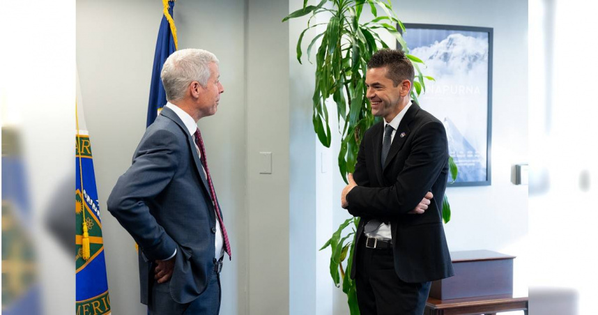 美國太空總署（NASA）與美國能源部（DOE）近日宣布，雙方將共同推動月球核分裂地表供電系統研發。（圖／翻攝自NASA）