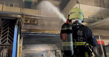 宜蘭一處民宅昨晚間發生火警。（圖／翻攝畫面）