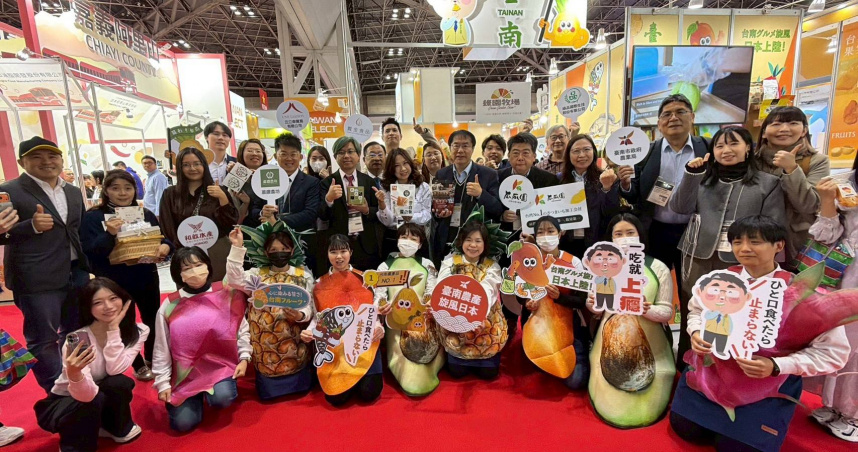 台南市長黃偉哲率隊前進東京國際食品展，展期間吸引逾900場國際買主洽談，訂單可望突破5.2億元。（圖／臺南市政府提供）