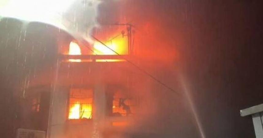 深夜惡火吞噬透天厝！苗栗民宅瞬間變火海　屋主驚醒逃生