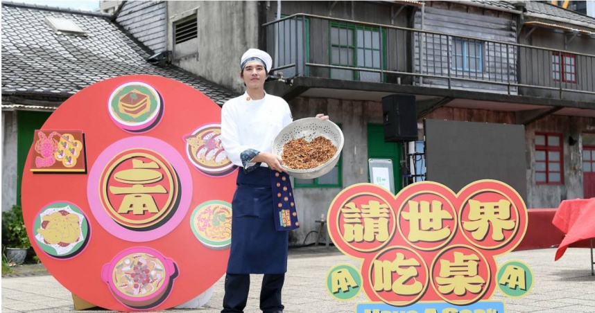 藍正龍考取證照圓夢辦桌　苦笑「忙到手抖腰痠」
