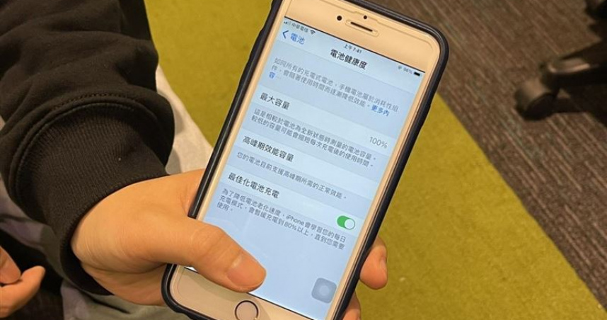 工程師建議，若硬體沒什麼問題，可直接原廠換電池，CP值通常滿高。（示意圖／三立資料照）