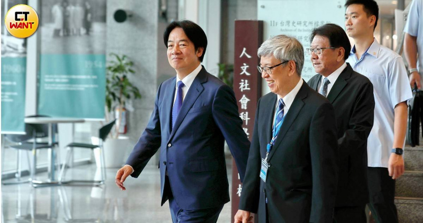 總統賴清德（前排左）與中研院院長陳建仁（前排右）。(圖／周志龍攝）