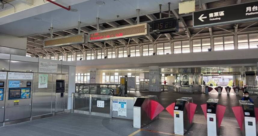 高雄捷運紅線今上午約7時25分傳出系統異常。（圖／翻攝Google Maps）