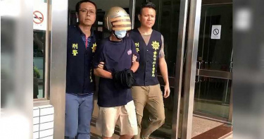 僅因送便當不買帳竟亂槌打爆兄長頭顱的翁姓男子（中）。（圖／報系資料照）