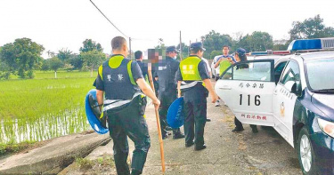 毒蟲闖民宅砍傷父子 與警對峙1小時嗆引爆瓦斯