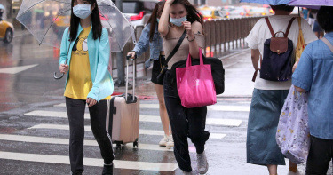 賞月要看運氣!東北風來襲 北台灣明濕涼整天低溫20°C