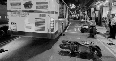 外送員死亡車禍!監視器還原事發過程 排除公車肇責