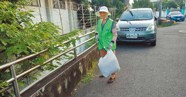 無私奉獻!97歲志工嬤掃街從不缺席 7年全勤護環境