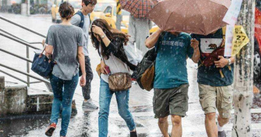今悶熱高溫30°C↑ 周三鋒面報到「降雨熱區曝」!周末再變天