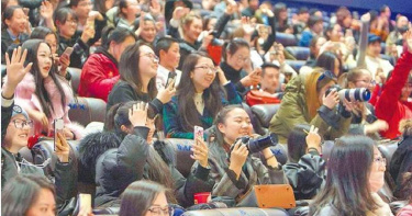 「飯圈」文化亂象背後利益鏈條 專家:輿情可被商業買賣行為左右