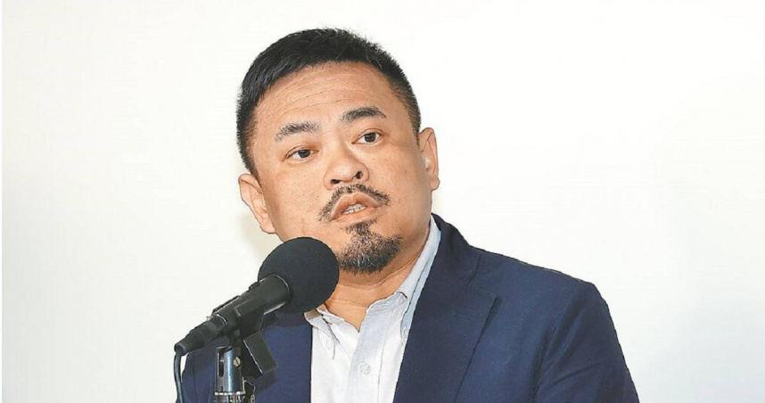 勞動部長洪申翰19日在立法院備詢時說，規畫設計雙軌分流，讓重症家庭用更簡單的方式申請移工，預估相關措施最快要6個月才能上路。（圖／中國時報劉宗龍攝）