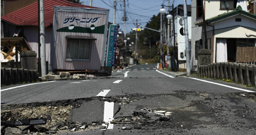 2011年日本311地震後福島縣雙葉町的街道。（圖／達志／美聯社）