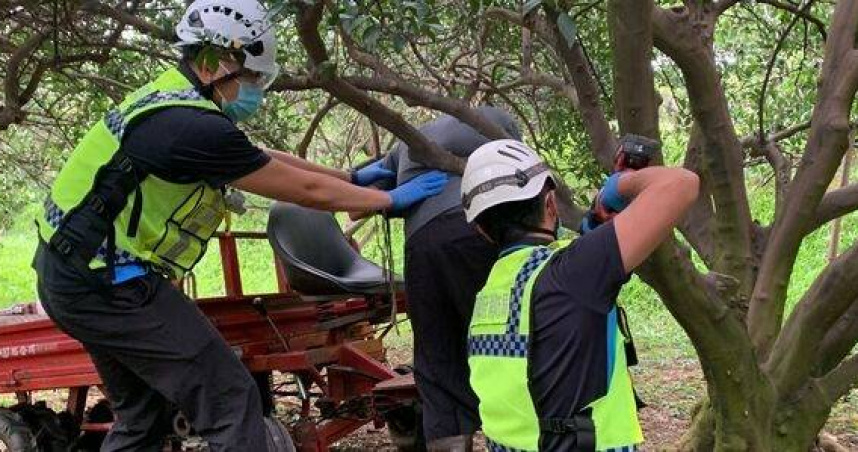苗栗果園老翁慘遭搬運車夾斃身亡。（圖／翻攝畫面）