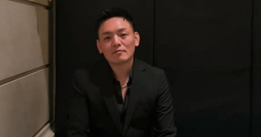 春風透露在飛機上看到女子化妝2小時，感到相當佩服。（圖／翻攝自Instagram@911_eo）