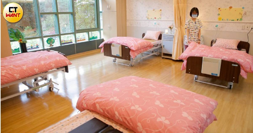 約9成安寧患者仍在醫療院所進行晚期安寧療護。圖為衛福部基隆醫院附設南港綜合長照機構內部狀況，僅示意。（示意圖／黃耀徵攝）