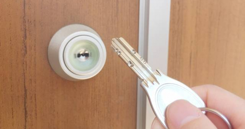 一名人妻抱怨，婆家人持有她和先生家的鑰匙，還會未經告知突然擅闖。（示意圖／photoAC）