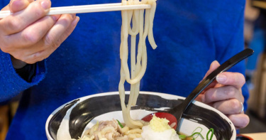 一名早餐店老闆長期賠本賣烏龍麵，貼文曝光後，反而受到網友認同。（示意圖／Photo AC）