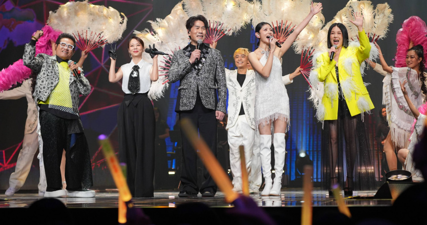 李千娜（右2）在節目中與許效舜、苗可麗、羅時豐、孫淑媚同台。（圖／文總提供）