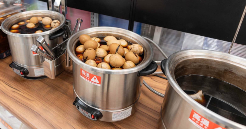 超商茶葉蛋用電鍋煮並沒有放內鍋。（圖／報系資料照）