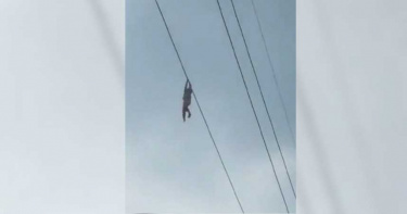 女童好奇玩電纜...下秒「被吊上15M高空」!含淚求救:快撐不住了