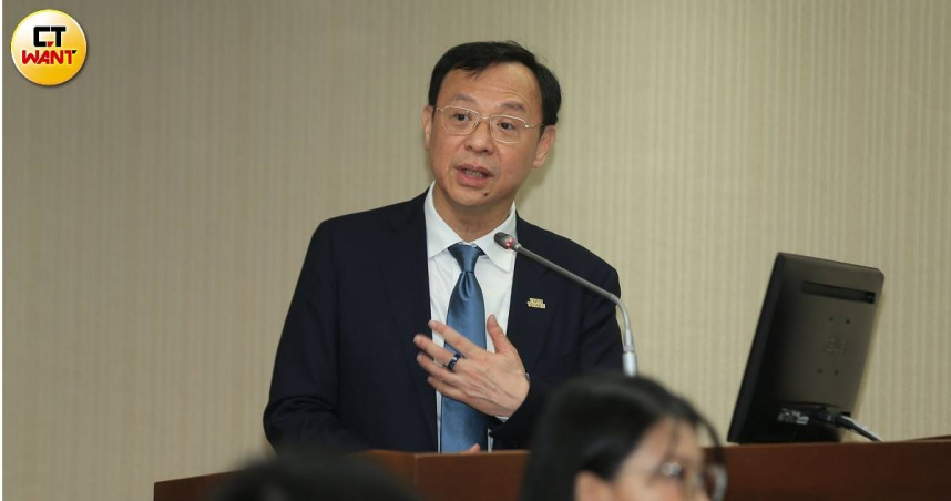 衛福部長石崇良針對近期事後避孕藥納入用藥追蹤系統議題發表看法。（圖／周志龍攝）