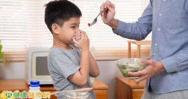 如何幫助孩子建立健康飲食習慣？　專家提3方法