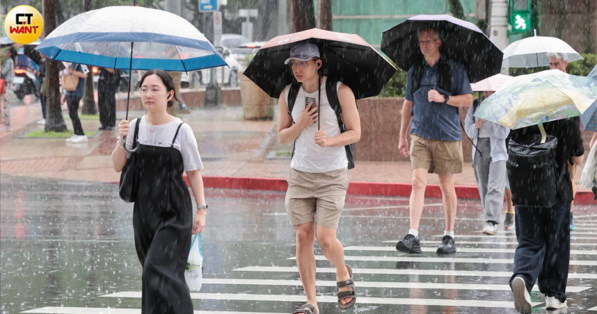 今明兩天全台天氣仍不穩定。（圖／黃耀徵攝）