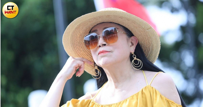 許純美天價通告費曝光　昔日經紀人曝她「超務實」現場直接點鈔