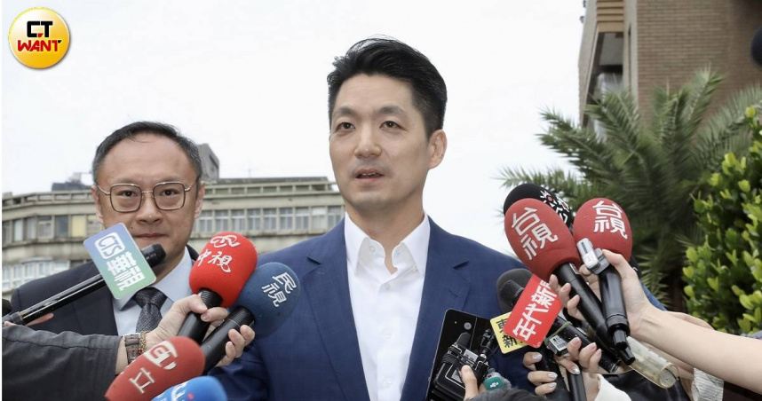 蔣萬安上午出席行政院會，並再度說明松機遷移重要性。（圖／方萬民攝）
