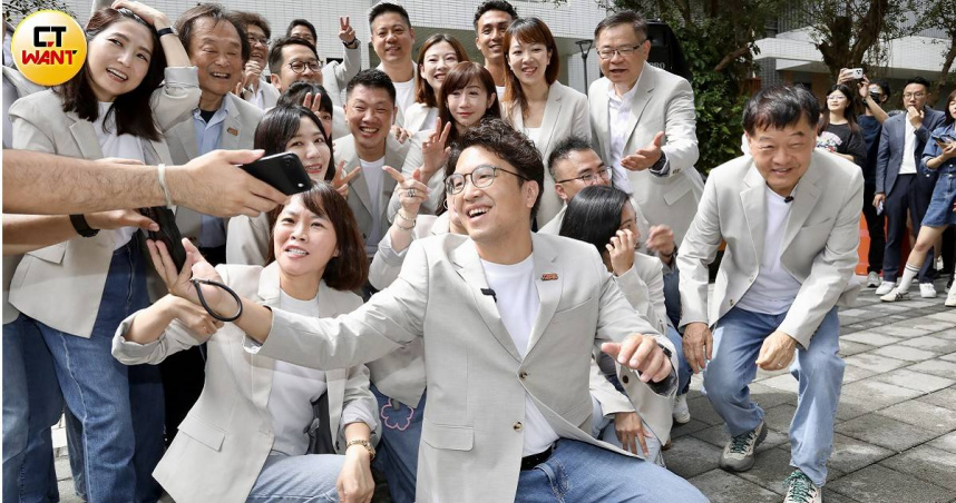 民進黨台北市黨部宣布啟動議員配票策略，盼借「洋流」聲勢力拚議員全壘打。（圖／方萬民攝）