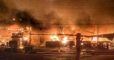 台中舊建國市場暗夜大火 傳爆炸聲毀26攤商