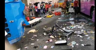 碰碰碰!5傷1命危 遊覽車連環撞國3南下12K塞爆