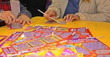 捶心肝!好心哥花33元買刮刮樂 「出店門秒送4乞丐」竟刮出百萬大獎