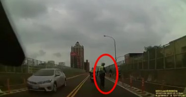 你累了嗎? 處裡事故結束員警被「丟包」現場