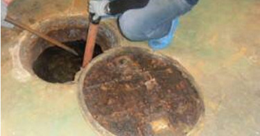 引爆化糞池「棕屎炸裂」亂噴 他全身排泄物慘死