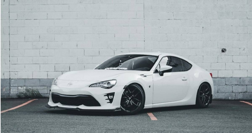 台中2輛轎車為了停車位起口角，警方回應並無接獲報案將調查釐清中。（示意圖／翻攝Pexels）