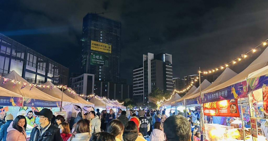 2025台灣燈會在桃園，9日為試營運期間碰上的首假日，桃園捷運公司統計整體運量吸引了近30萬人次進出站。桃園市政府新聞處表示，若對照燈會試營運前一個週末，運量則是增加了近6.8萬人次。（圖／中國時報廖姮玥攝）