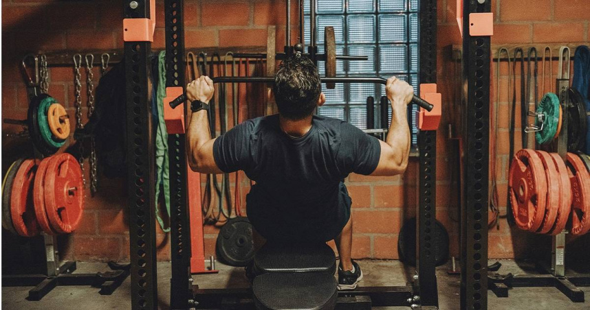 英國一名醫學生在健身房不當使用器材導致死亡，得年21歲。（示意圖／Unsplash）