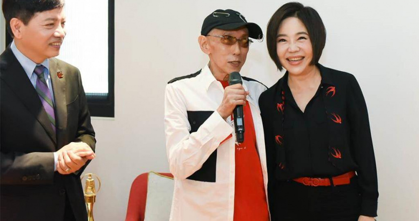 葉天健（中）昔舉辦生前歡聚會，好友陳凱倫、于美人都有出席。（圖／資料照片）