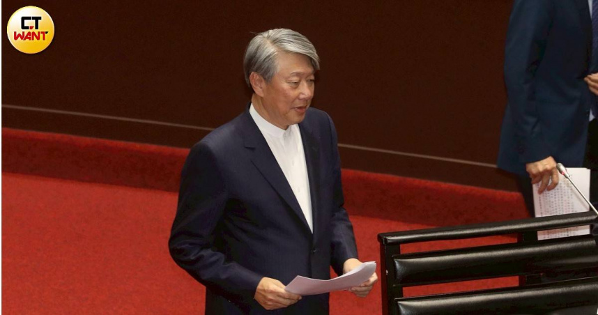 總統賴清德面對關稅震盪呼籲國人「吃苦當吃補」，經濟部長郭智輝附和。（圖／劉耿豪攝）