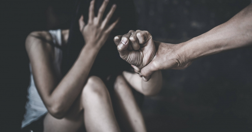 重大刑事犯罪帶給被害人無盡的傷痛，當他（她）們鼓起勇氣提出告訴並申請補償金時，卻仍要面臨重重限制，一旦被駁回恐怕又是再度的傷害。（圖／123RF）