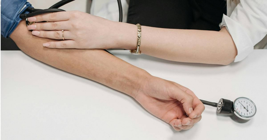 多名知名藝人涉閃兵案。（示意圖／Pexels）