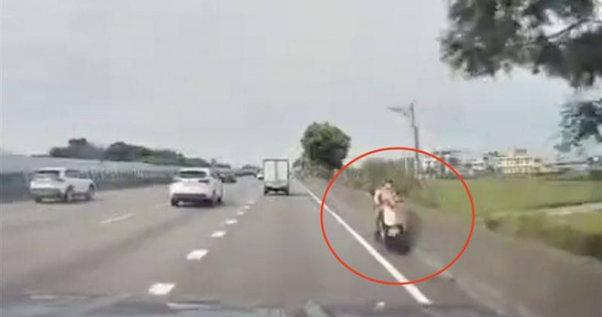 阿嬤逆闖國道載孫狂飆行車記錄器全都錄。（圖／翻攝畫面）