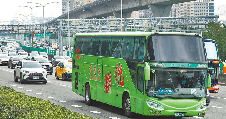 客運業面對駕駛荒、經營困境未解，近1年高達36條路線申請停駛。圖為客運示意圖。（圖／本報資料照片）