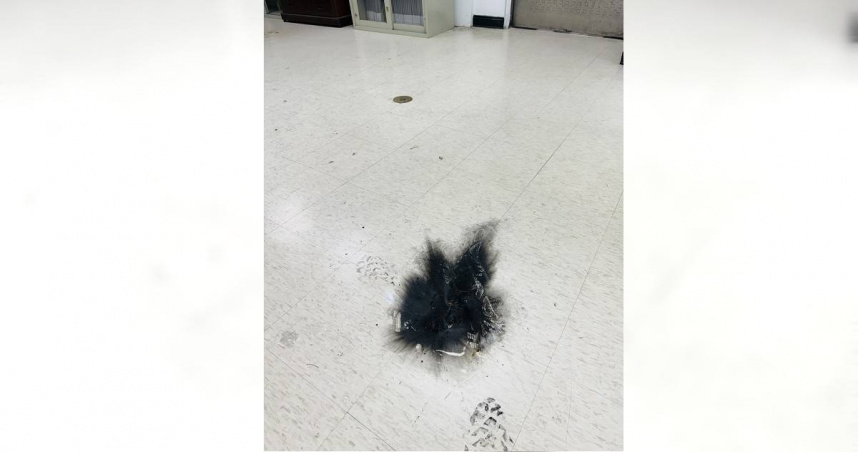 陳姓男子偷竊被逮，又趁解開手銬吃早餐時引放照明彈，所幸未造成人員傷亡。（圖／翻攝畫面）