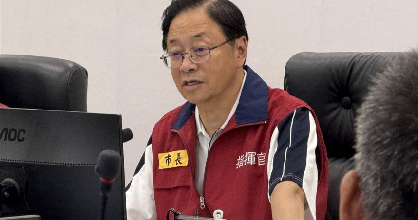 桃園市長張善政7日一早坐鎮應變中心,說明颱風假決策依據氣象局數據與行政院規範。(圖/報系資料照)