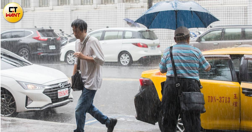 今天（9日）起到週五（11日）天氣不穩定，提醒民眾外出應攜帶雨具。（示意圖／黃威彬攝）
